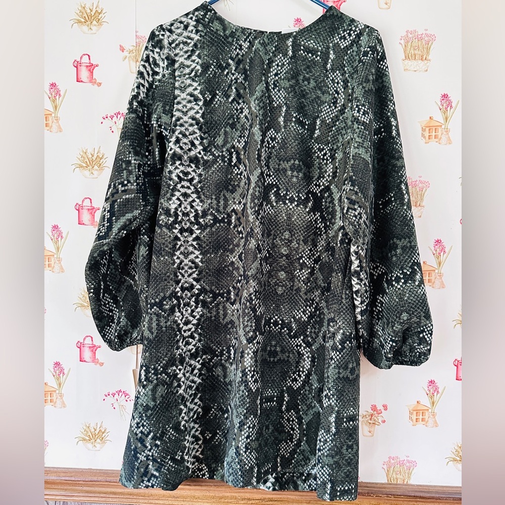 Women dress